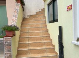 Apartma SAAAN, Hotel in Šempas