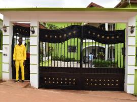 Yaoundé में, होटल PN Meublé Full Option Résidence Spacieuse Calme ODZA Petit Marche Yaoundé