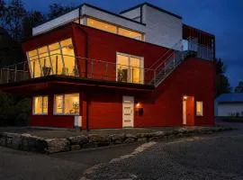 Modern apartment with sea view in Svolvær