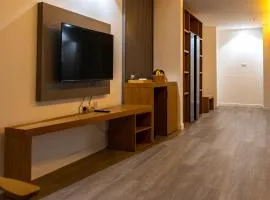 فندق بلازا أثينيه Plaza Athenee Hotel