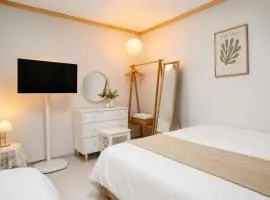 Seoul K-Beauty Themed Stay, 5-Min Walk to Yeonsinnae Station, 5 Min to Seoul Station via GTX-A ,Fast Access to Hongdae, 명동 & Gyeongbokgung , Sleeps Up to 5