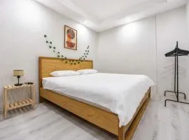 Bliss Modern 2BR City Center Stay