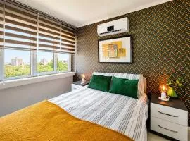 Hadrian Olive Flat by Maxi Homes Walk to Hadrian Gate
