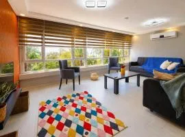 Hadrian Olive Flat by Maxi Homes Walk to Hadrian Gate