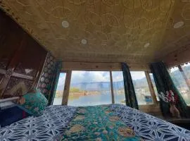 Premium group of houseboats