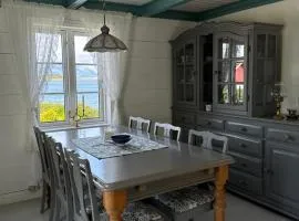 Traditional cabin in Lofoten - Seaside on a secluded street