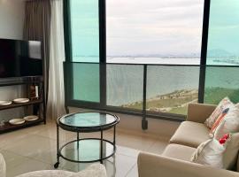 SUNRISE Gurney Seaview Luxury Duplex, Hotel in George Town