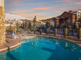 Studio 211 - Perfect Location with Pool and Hot Tub