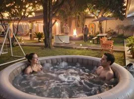 Cabaña privada con jacuzzi, fogatero y amplio jardín!