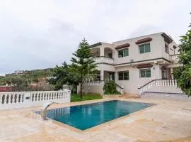 3-bedroom villa with pool and sea view