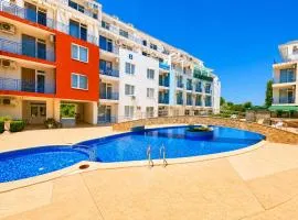 Sunny Day 3 - Pool and Chill