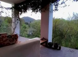 Refugio artístico en las sierras de Cabana