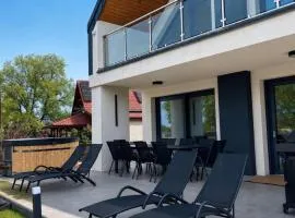 Nad Samą Wodą Villa Luksusowy dom nad Jeziorem z prywatnym pomostem i jacuzzi