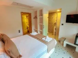 Thanos Hotel
