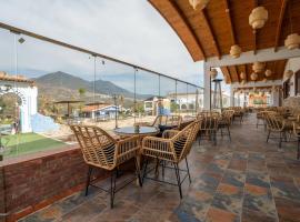 Resort Hotel El Cortijo & Spa, מלון בשפשאוון