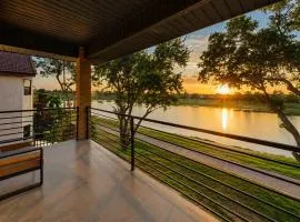Lakefront Oasis Casa Hoyo 12 Private Retreat
