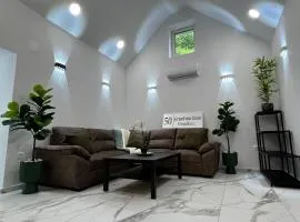 Grand Cesar Holiday Home Bled with Sauna & Parking
