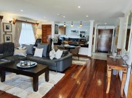 luxurious bungalow in a beautiful gated community, hotel v destinaci Athi River