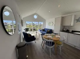 The Lake House, The Bay Filey, sleeps 4 in 2 double rooms with ensuites, 1 dog welcome