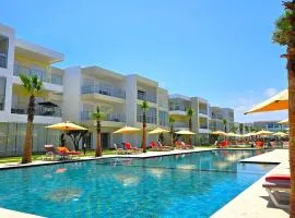 Pool View Apartment 6 Min to Beach