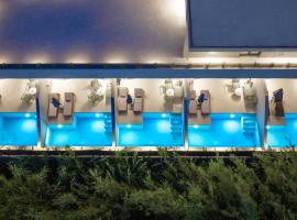 Mr & Mrs Grey Luxury Suites with Private Pools-Laganas, hotel i Laganas