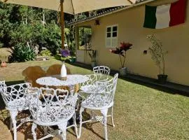 Refúgio Privativo e Acolhedor com Jardim e Fogo de Chão
