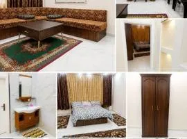 شقه مفروشة تشطيب حديث مخصصة ومستقله في المدخل