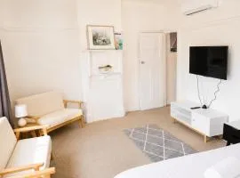 Cosy 3 Bedroom Apartment In Trendy Haberfield