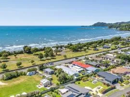 Pohara Beach Family Baches