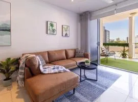 Central City 3 Bed Apt, Pool, 2 FREE secured parks