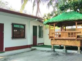 Private Unit, Own Kitchen, 2-mins walk to Beach, 10-mins drive to Waterfalls