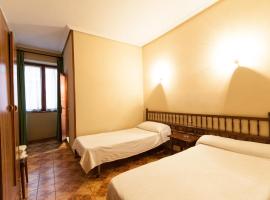 Pension Iberia, hotel em Llanes