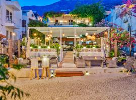 Kalkan Port Hotel، فندق في كاس