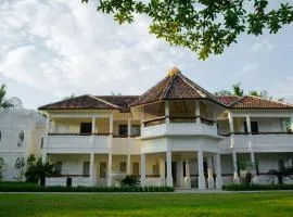 Amandalay Hotel & Villas