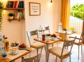 Domo - Guest-House Il Nespolo Fiorito, hotel in Orosei