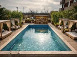 Apartment with pool
