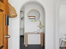 Mandurah Central - Entire 3bdm Home & Parking