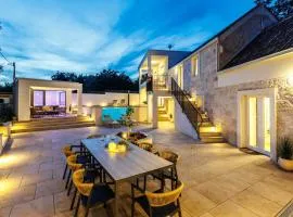 Villa MijoMare "Outdoor pool,hot tub,infrared and finnish sauna,gym and game room"