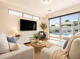 Marina Escape Pool Walk to Beach & Dining
