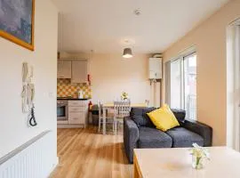 4 Bed Apartment besides City Campus - Sleeps 5