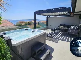 Blue Moon Apartment, now with Jacuzzi