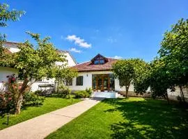 Bujtina Genci & Gonxhe - by Garden Guesthouse