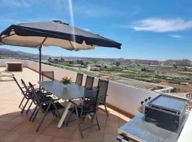 villa piscina y vistas espectaculares a la montana , gran terraza y aire acondicionado