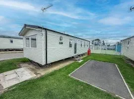 Modern 8 Berth Caravan With Near To Scratby Beach At Cali Cliffs Ref 50010Ae