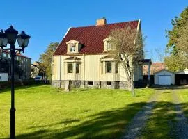 Huge Workers & Family Villa with 3 floors 2 Kitchens & 3 Bathrooms