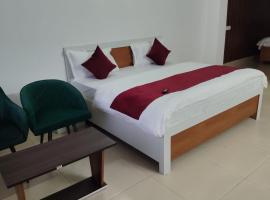 Vybent hotel kainchi dham, hotel em Bhowāli