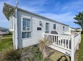 Lovely Caravan With Decking Nearby Scratby Beach In Norfolk Ref 50031J
