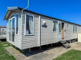 Lovely 8 Berth Caravan At California Cliffs, Near Scratby Beach Ref 50046L
