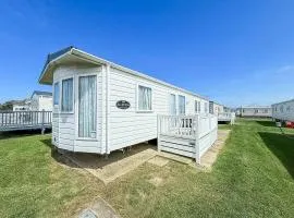 Brilliant 6 Berth Caravan For Hire With Decking By The Norfolk Coast Ref 50064G