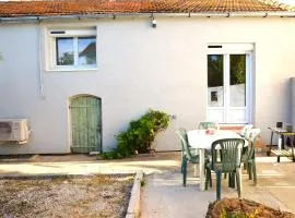 Maison rénovée dans village d'Ollioules clim terrasse barbecue garage pour 4